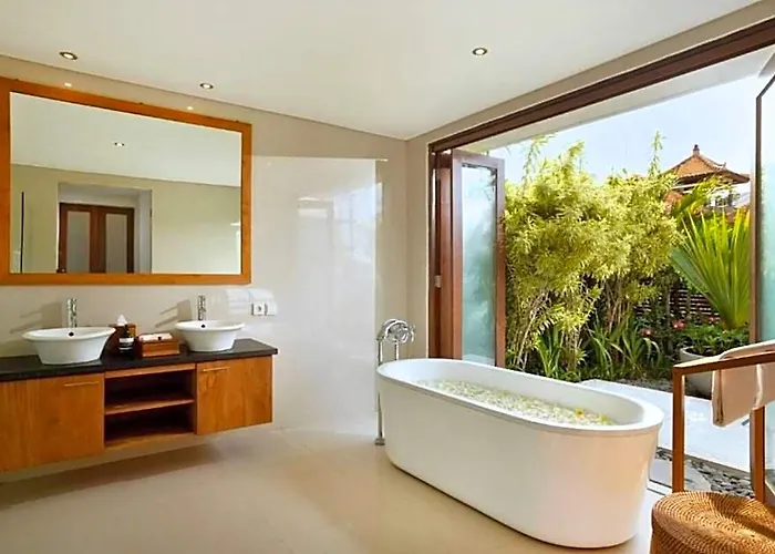 Karishma 3 Bedroom Private Pool Zn34